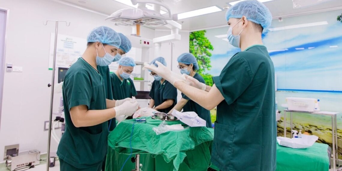 Trẻ bị dính thắng lưỡi, khi nào nên cắt? tre dinh thang luoi va nhung dieu can biet crop 1699254685099.jpeg