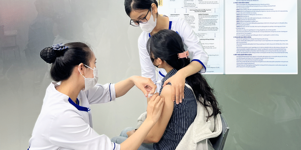 Sinh viên tiết kiệm tiền tiêm vaccine HPV tre duoc phu huynh dua di tiem 3168 4431 1757918681.png