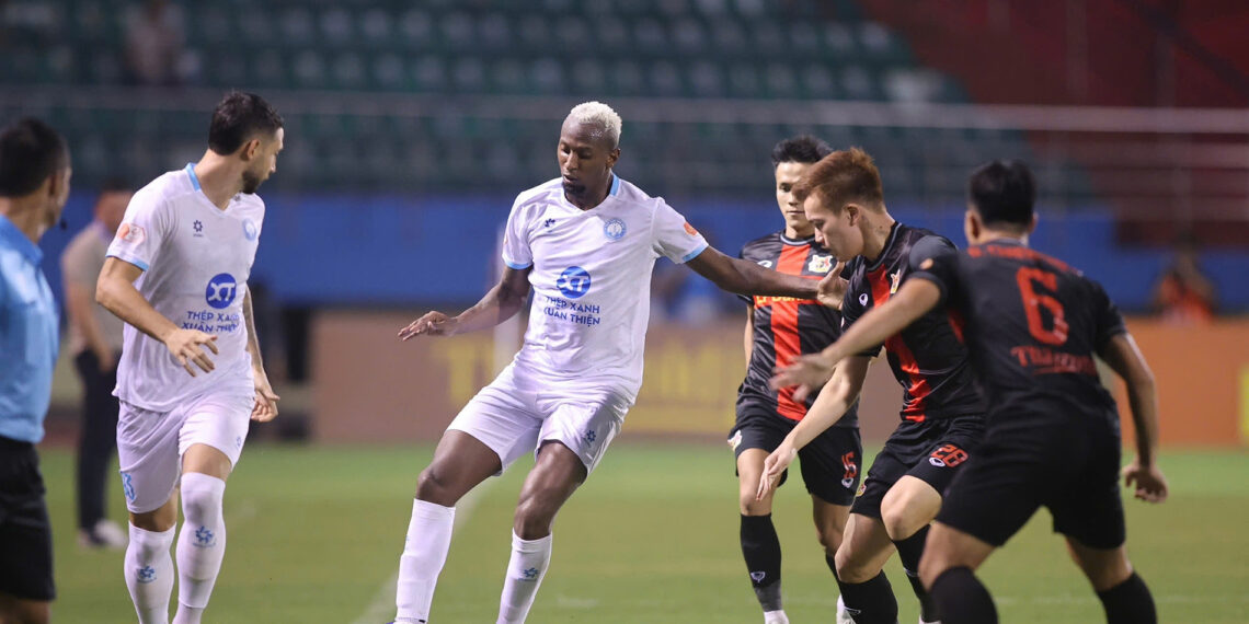 truc tiep bong da ninh binh 0 0 nam dinh the tran quyet liet 2824.jpg