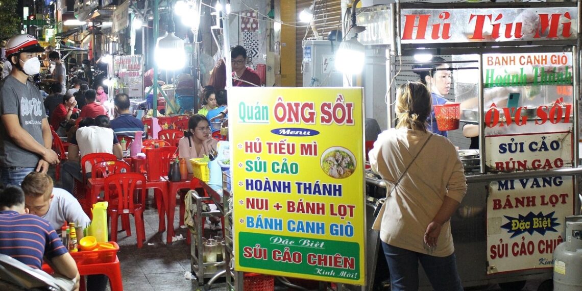 Đường Hậu Giang ở TP HCM thành phố ẩm thực tuyenphoamthuccholon02jpg 1641 8142 3437 1641788476.jpg