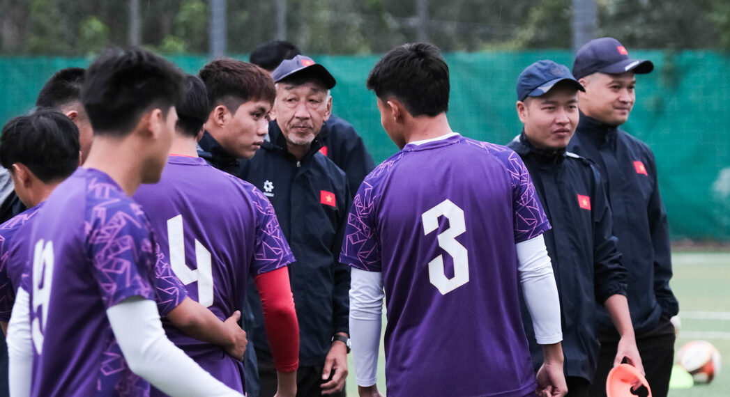 u18 viet nam buoc vao buoi tap dau tien tai seoul 2009075108.jpg