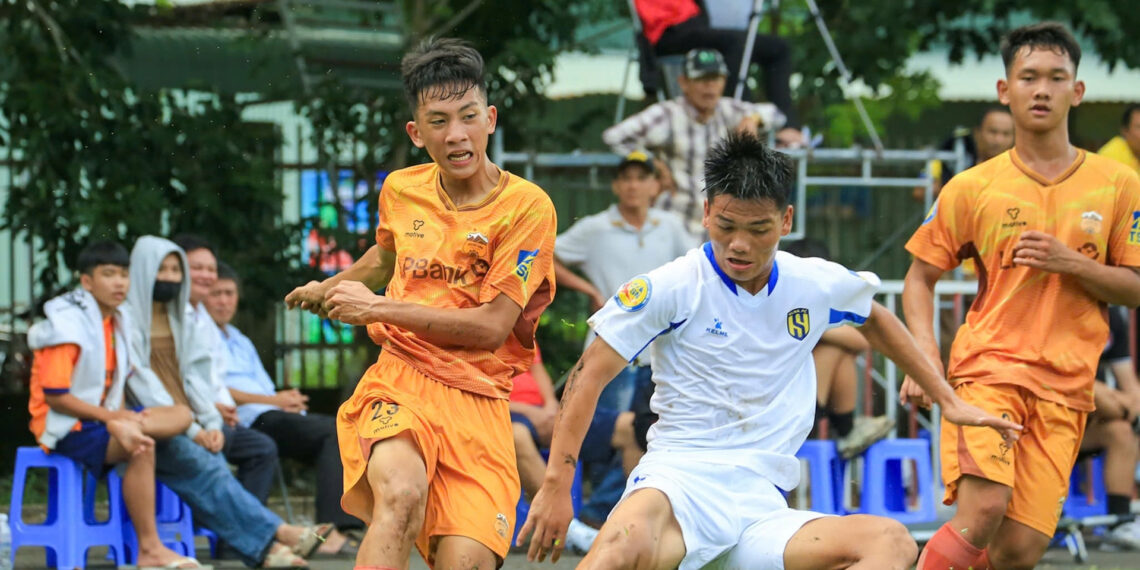 VCK U17 Quốc gia 2025: HAGL bị loại, thêm 3 đội vào tứ kết vck u17 quoc gia 2025 hagl bi loai them 3 doi vao tu ket 2727.jpg