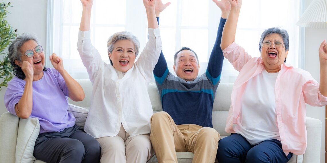 Việt kiều tặng vaccine làm quà khi về nước vecteezy happiness of the grou 2603 9723 1756686833.jpg