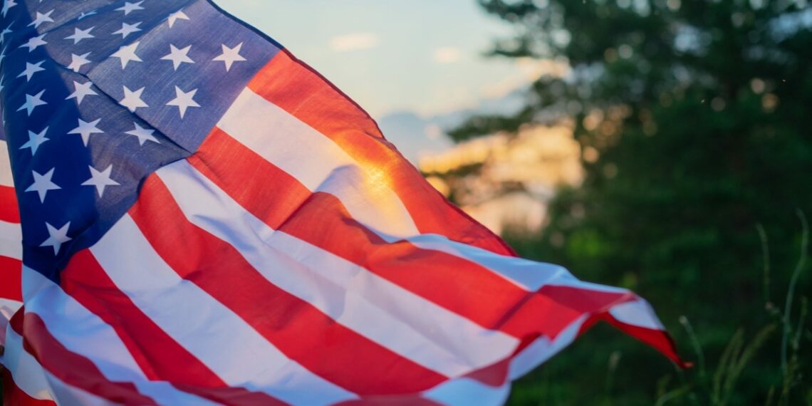 Cách xin visa 5 quốc gia 'khó qua' với khách Việt veterans day flag of the unite 5942 9938 1754027695.jpg