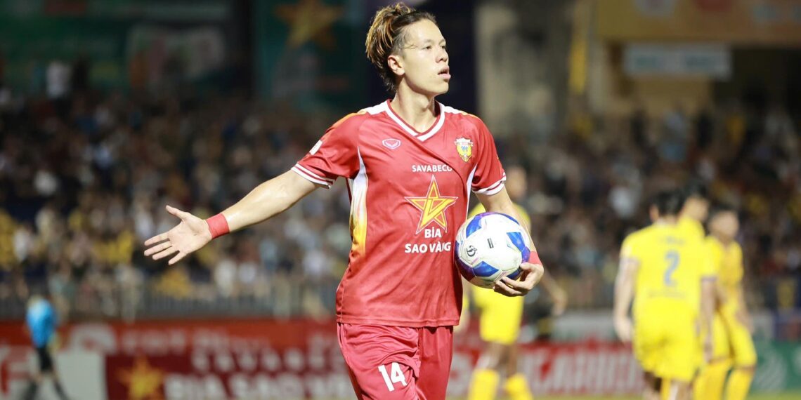 HLV Hà Tĩnh đề cao Viktor Lê sau bàn thắng vào lưới SLNA viktor le 2109224347.jpg