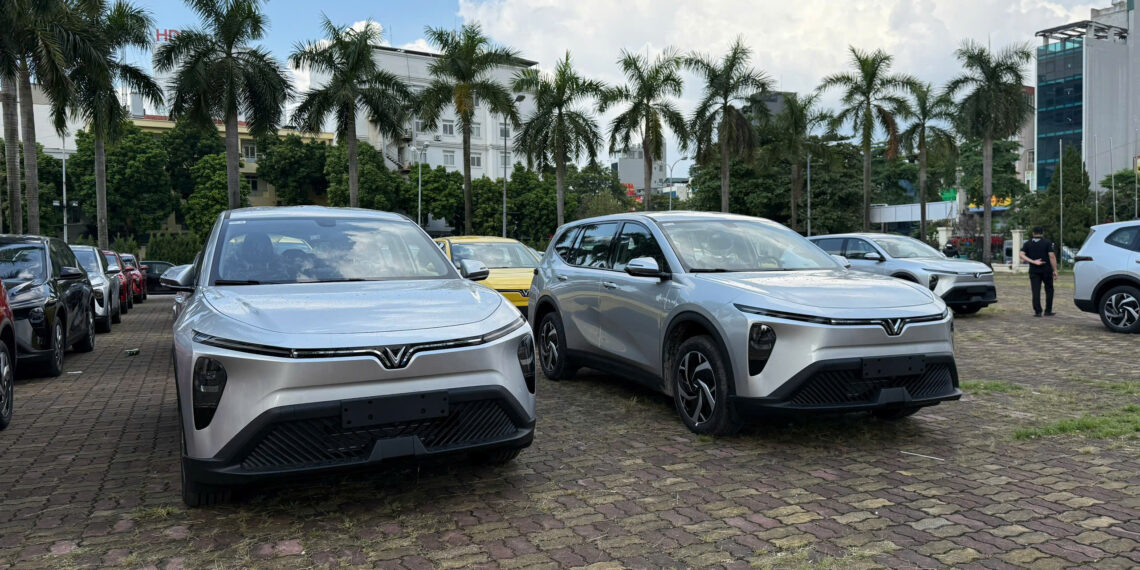 vinfast limo green 1 jpg.12653.jpeg