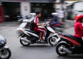 xehay chua du tuoi lai xe 140325 1.jpg