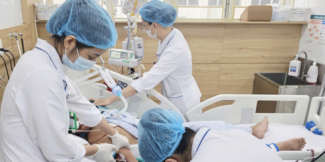 Đắp thuốc sau khi bị rắn hổ mang cắn, người đàn ông tử vong 1 1760865774 1760865793 176086 5162 1377 1760865910.png