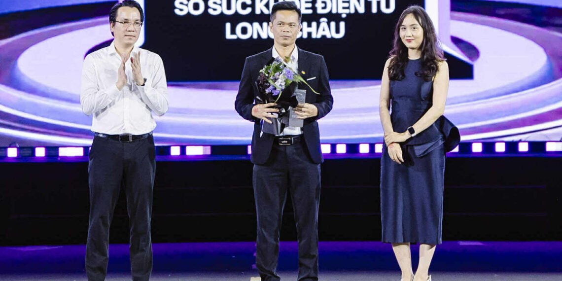 Sổ sức khỏe điện tử Long Châu thắng giải Better Choice Awards 2025 1 jpeg 1759564654 1759564750 6936 1759564810.jpg
