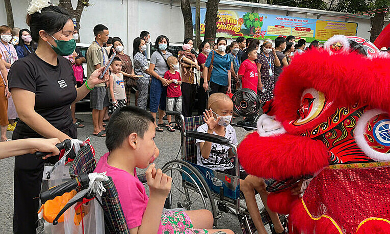 Chợ Tết Trung thu 0 đồng cho hàng nghìn em bé bệnh nặng 2 1759568136 1759568169 175956 4491 4658 1759568247.jpg