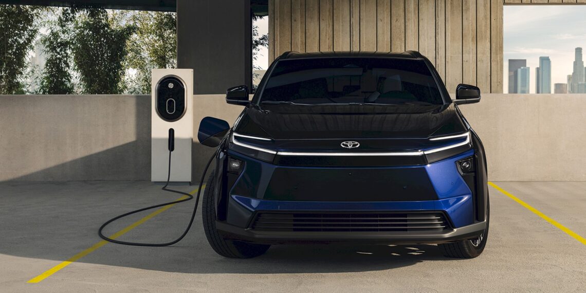 Toyota bZ 2026: Cải tiến toàn diện từ phạm vi hoạt động, công nghệ và khả năng sạc 2026 toyota bz starts us sales with more range and upgraded tech at 34900 2 jpg.13411.jpeg