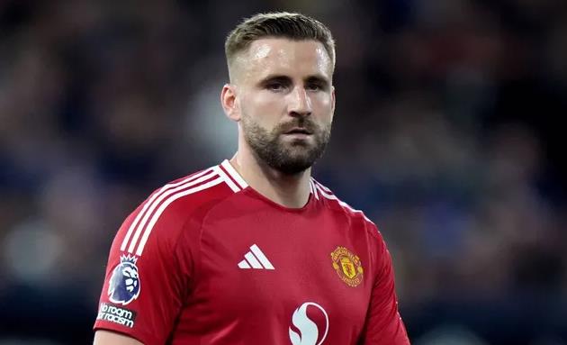 Vì sao Luke Shaw rời sân sớm trước Brighton? 3 2610090858.png