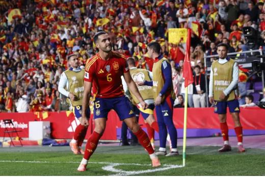 Mikel Merino ở cùng đẳng cấp với Rodri và Pedri 4 1510192618.png