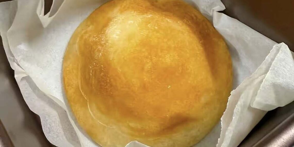 Bánh dẻo nướng, ép dẹt gây sốt mùa Trung thu 558257479717550991343796739373 6326 3176 1759732114.jpg