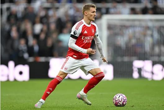 Martin Odegaard nên ngồi dự bị ở trận đấu tiếp theo của Arsenal 6 3009105519.png
