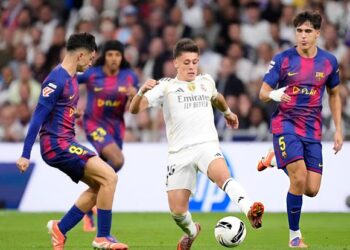 barcelona thua real madrid vi mac nhieu sai lam hon binh thuong.jpg