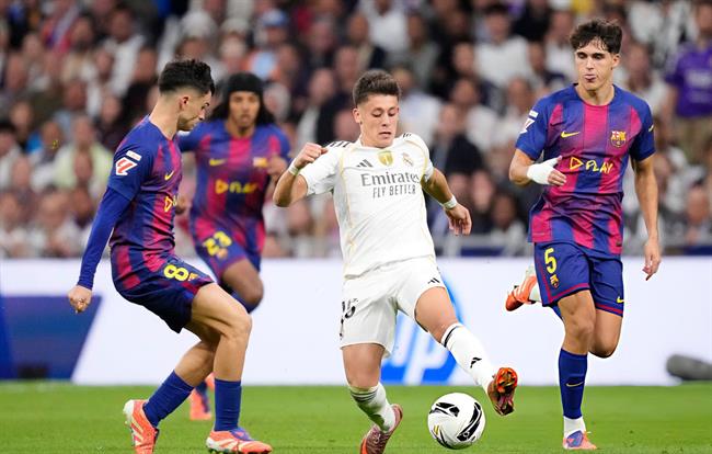 barcelona thua real madrid vi mac nhieu sai lam hon binh thuong.jpg