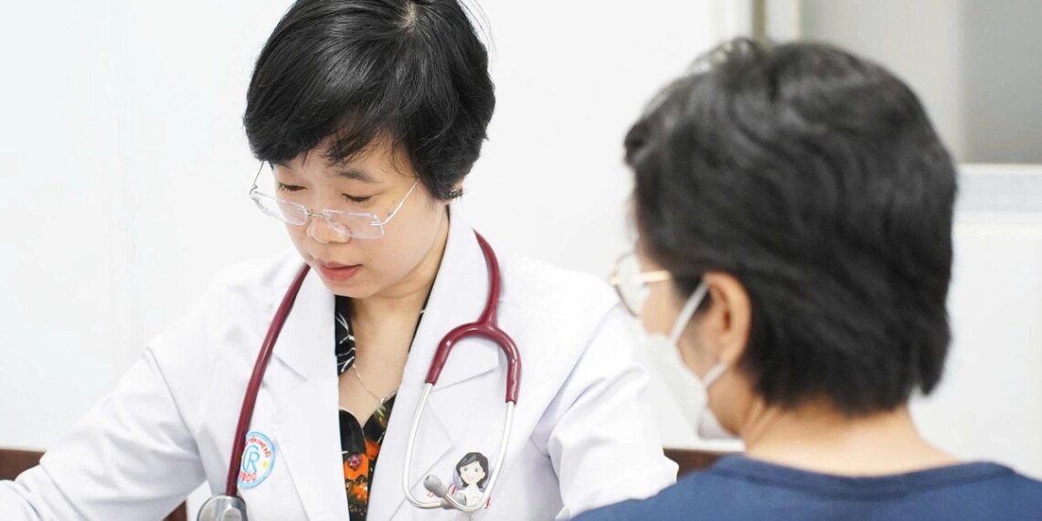 Nữ bác sĩ đốt điện cứu những trái tim loạn nhịp bs uye n phu o ng 1760694154 1 7196 8828 1760694539.jpg