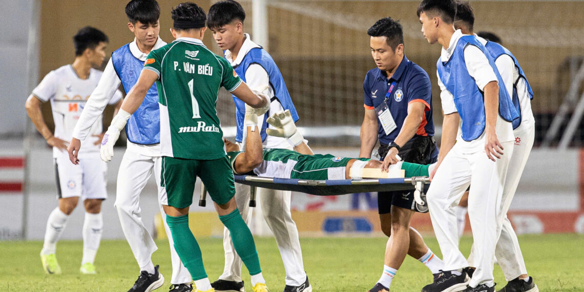 bui tien dung vs da nang 2010215522.jpg