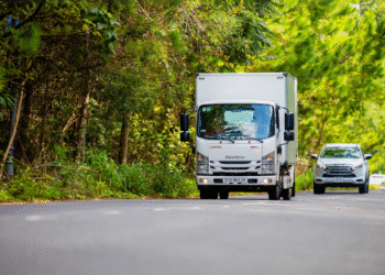 ISUZU Việt Nam kỷ niệm 30 năm hoạt động tại thị trường Việt Nam cac dong xe cua isuzu dong hanh cung nguoi viet tren moi neo duong png.13446.png