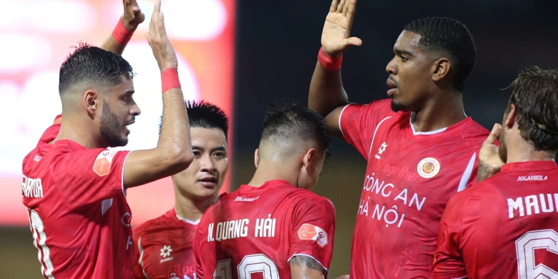Thuyền trưởng CAHN "quên" luật ngoại binh tại đấu trường châu lục clb cong an ha noi tang ve vao cua tai afc champions league two.jpg