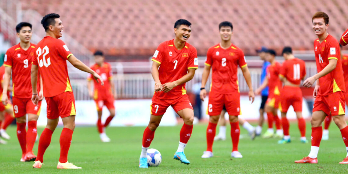 ĐT Việt Nam rèn quân thế nào khi vắng Bùi Tiến Dũng? dt viet nam 1310202053.jpg