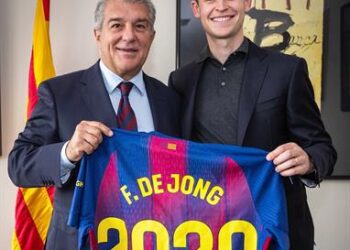 frenkie de jong kho chiu truoc tin don luong cao nhat chau au.jpg