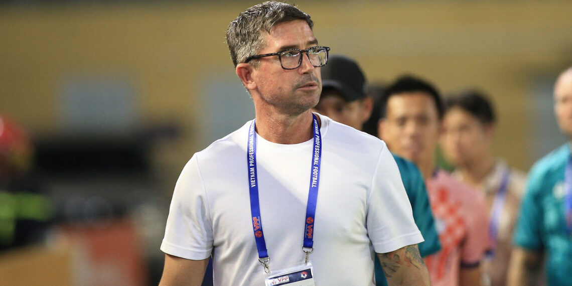 hlv harry kewell thua ninh binh that dau don 1912.jpg