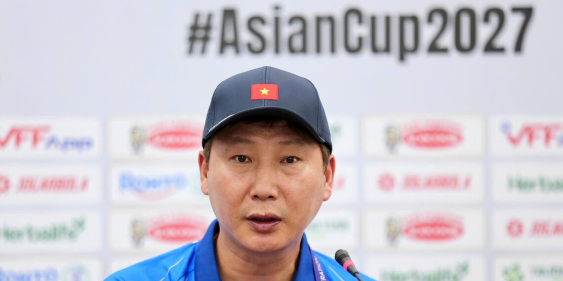HLV Kim Sang Sik không quan tâm ‘lùm xùm’ của tuyển Malaysia hlv kim sang sik khong quan tam lum xum cua tuyen malaysia 2844.jpg