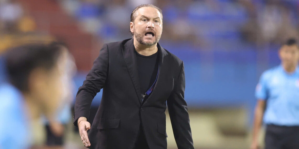 HLV Popov nói điều bất ngờ về tấm thẻ đỏ của Bùi Tiến Dũng hlv popov noi dieu bat ngo ve tam the do cua bui tien dung 3562.jpg