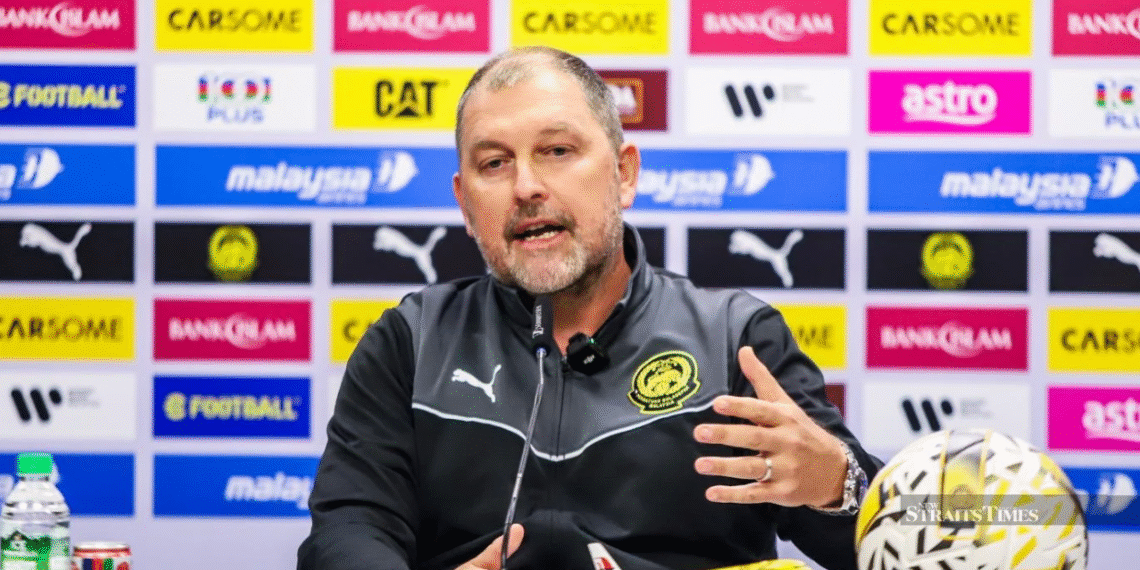 HLV Cklamovski đối mặt án phạt từ phía Malaysia hlv cklamovski giao nhiem vu cho dt malaysia o tran tai dau lao.png