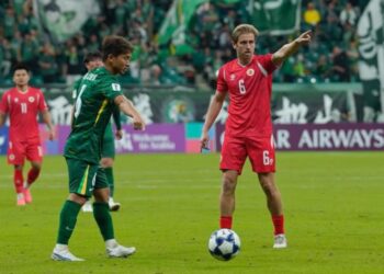 hlv macarthur de chung mot cai ten cua clb cahn.jpg