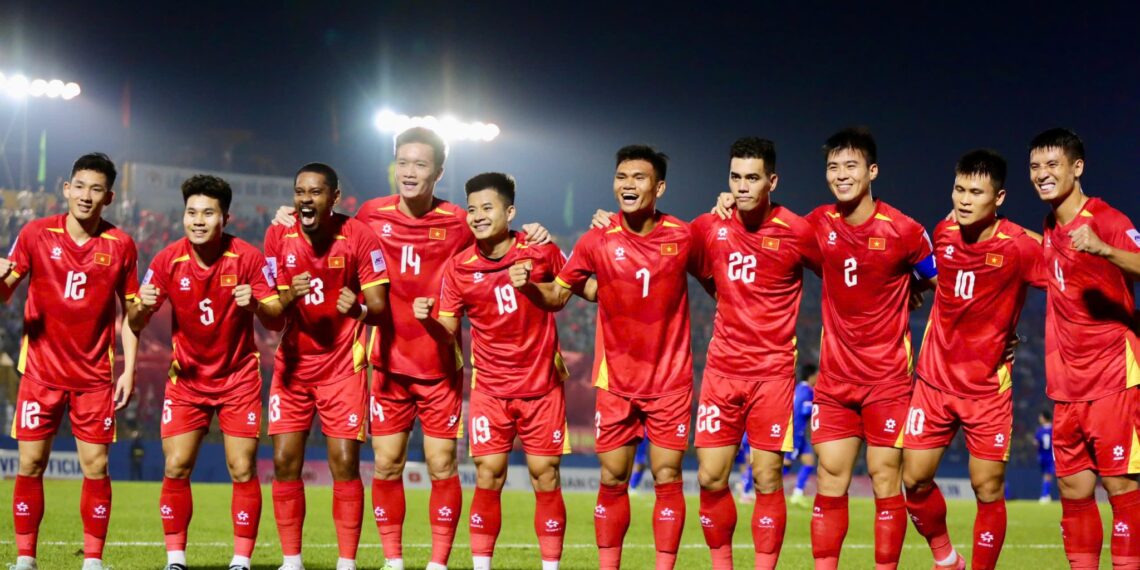 Sau chiến thắng Nepal 3-1, Hoàng Đức xuất hiện với phong thái xứn hoang duc 1 1010134039.jpg