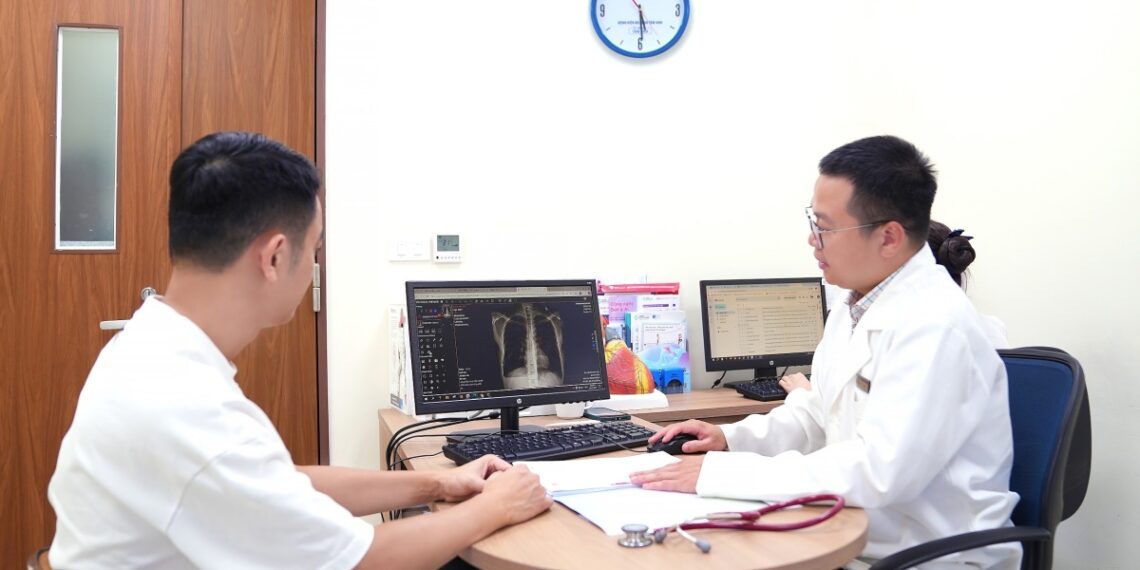 Gãy 3 xương sườn, tràn máu màng phổi sau cú ngã image002 1759195017 1759195211 6387 1759195227.jpg