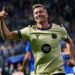 lewandowski dap tra khi bi che khong co gang het minh cho barca.jpg