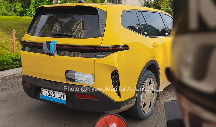 Bắt gặp VinFast Limo Green lăn bánh trên đường phố Indonesia limo green indo jpg.12913.jpeg