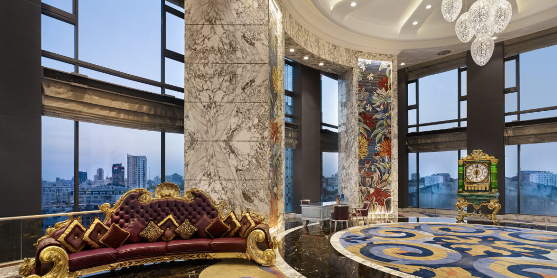 Nội thất độc đáo của khách sạn The Reverie Saigon lobby 7 1 1759215958 175921630 6477 4637 1759216375.jpg