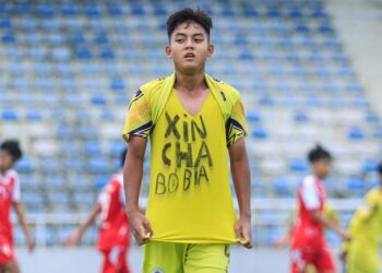 Chia sẻ nghẹn ngào của cầu thủ U14 Hà Nội về cha ly trung hieu vs u14 ha noi 2710155509.jpg