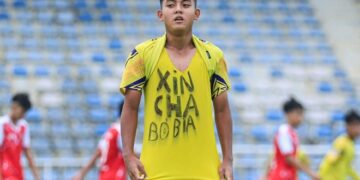 ly trung hieu vs u14 ha noi 2710155509.jpg