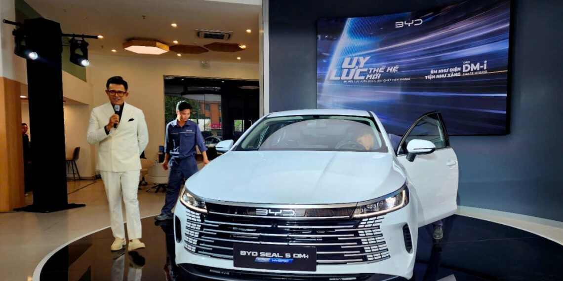 mau sedan byd seal 5 canh tranh gay gat voi toyota corolla altis 2312.jpg