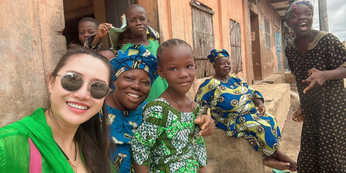 nghi huu som nguoi phu nu ha noi du lich 80 quoc gia ke chuyen rac roi nhat 1833.jpg