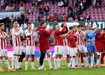 nhan dinh augsburg vs rb leipzig 20h30 ngay 2510 bam duoi ngoi dau.jpg