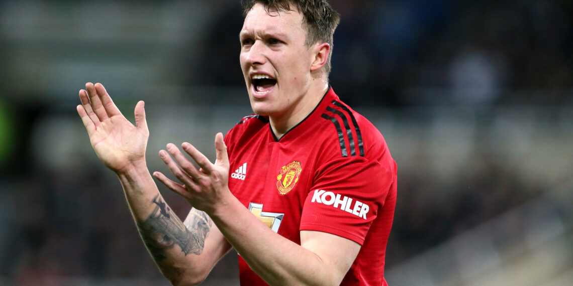 Cựu sao MU gửi thông điệp tới Amorim: Chiến thuật thôi là không đủ phil jones toi derby o he 2021.jpg