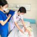 Bác sĩ tạo hình hậu môn cho bé sơ sinh q 1760070672 1760070690 176007 9125 3863 1760070768.jpg