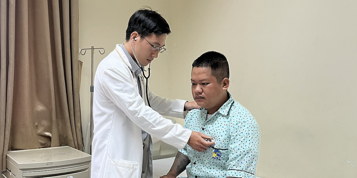 Nam thanh niên đột quỵ khi đang đá bóng screenshot 2025 10 16 at 15 04 6810 5624 1760602106.png