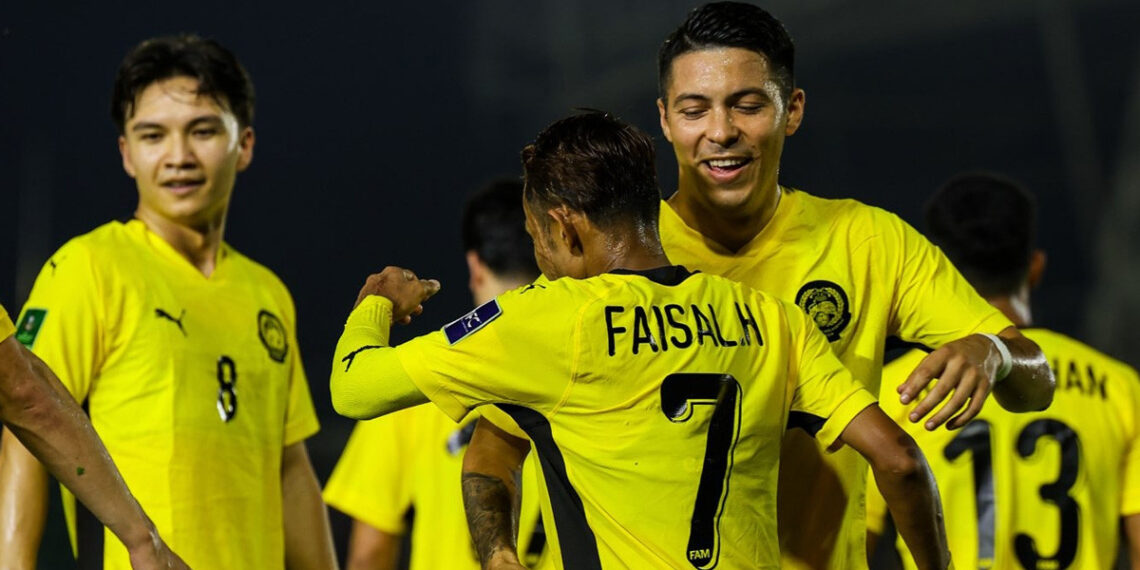 Thắng Lào 3-0, Malaysia vẫn cay vụ FIFA phạt gian lận thang lao 3 0 malaysia van cay vu fifa phat gian lan 596.jpg