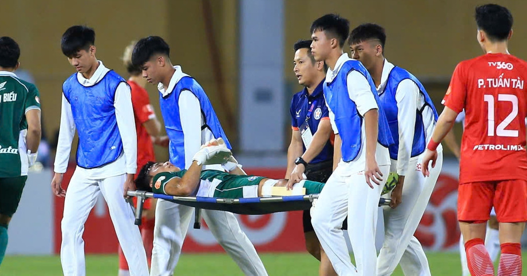 thu mon bui tien dung dut day chang dau goi chia tay v league 2913.jpg