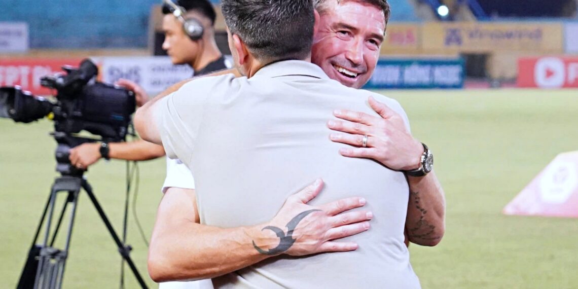 Thuyền trưởng Hà Nội FC gặp sự cố trong ngày ra mắt thuyen truong ha noi fc gap su co trong ngay ra mat.jpg