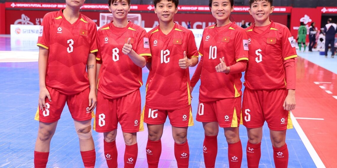 Quả bóng vàng vắng mặt trong đợt tập trung của ĐT futsal nữ Việt Nam tran thi thuy trang 1405203238.jpg