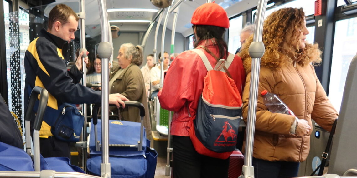 tren xe buyt metro hay dung du 3769 1901 1758966509.jpg